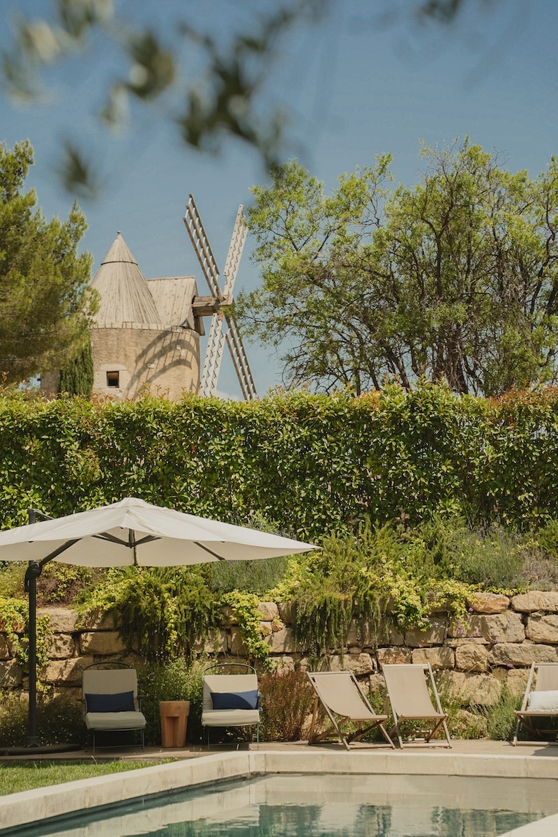 Piscine_la_Roucoulade_provence Piscine de La Roucoulade à Ventabren, maison de vacances en Provence avec vue sur le moulin et jardin arboré